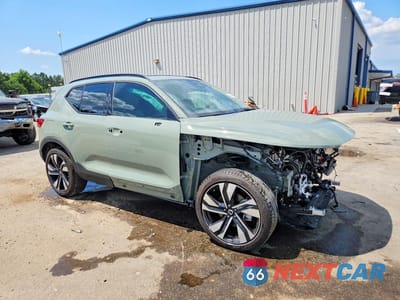 Czwarte zdjęcie samochodu z boku: 2025 VOLVO XC40 PLUS VIN:YV4L12UC6S2605977 - miniatura