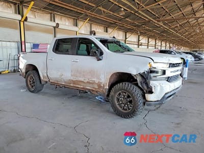 Czwarte zdjęcie samochodu z boku: 2019 CHEVROLET SILVERADO K1500 LT VIN:1GCPYDEK0KZ369657 - miniatura