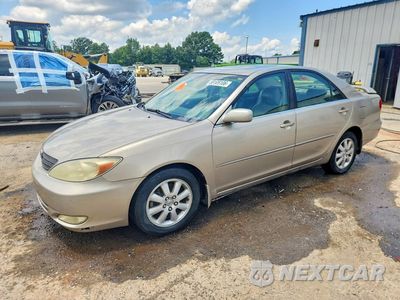 2004 TOYOTA CAMRY XLE V6 JTDBF32K140153743 - główne zdjęcie licytacji z USA - miniatura