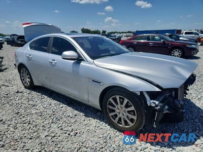 Czwarte zdjęcie samochodu z boku: 2019 JAGUAR XE VIN:SAJAR4FX8KCP48374 - miniatura