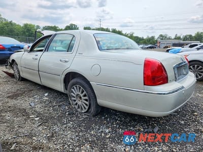Drugie zdjęcie samochodu z przodu: 2004 LINCOLN TOWN CAR ULTIMATE VIN:1LNHM83W94Y653984 - miniatura