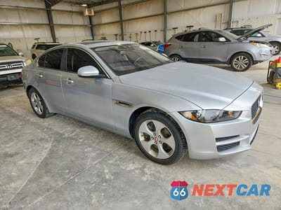 Czwarte zdjęcie samochodu z boku: 2017 JAGUAR XE VIN:SAJAR4BGXHA976208 - miniatura