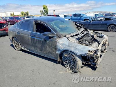 Czwarte zdjęcie samochodu z boku: 2015 CHRYSLER 200 LIMITED VIN:1C3CCCAB7FN684017 - miniatura