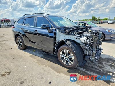 Czwarte zdjęcie samochodu z boku: 2025 TOYOTA HIGHLANDER XLE VIN:5TDKDRAH4SS557578 - miniatura