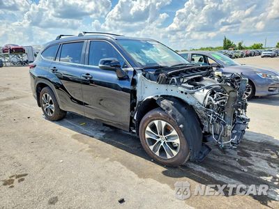 Czwarte zdjęcie samochodu z boku: 2025 TOYOTA HIGHLANDER XLE VIN:5TDKDRAH4SS557578 - miniatura