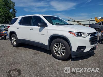 Czwarte zdjęcie samochodu z boku: 2018 CHEVROLET TRAVERSE LS VIN:1GNERFKW9JJ270010 - miniatura