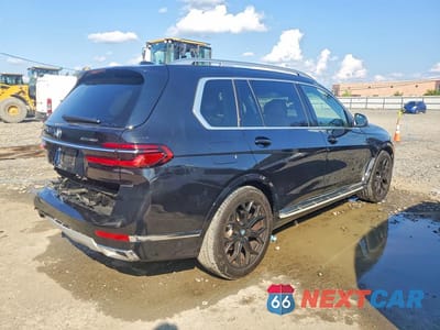 Trzecie zdjęcie samochodu z tyłu: 2025 BMW X7 XDRIVE40I VIN:5UX23EM03S9Y33456 - miniatura