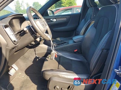 Zdjęcie 7 z 12 samochodu: 2020 VOLVO XC40 T5 R-DESIGN VIN:YV4162UM3L2217057 - miniatura