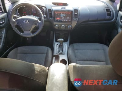 Zdjęcie 8 z 12 samochodu: 2014 KIA FORTE LX VIN:KNAFK4A6XE5062253 - miniatura