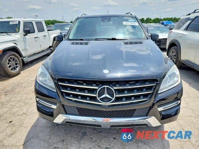 Piąte zdjęcie samochodu w środku: 2015 MERCEDES-BENZ ML 350 4MATIC VIN:4JGDA5HB1FA583307 - miniatura