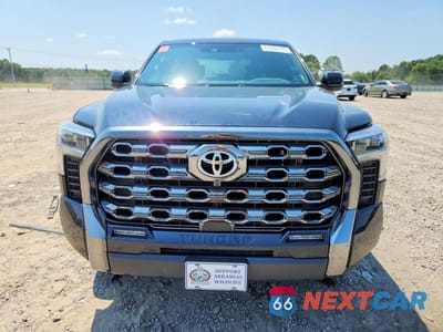 Piąte zdjęcie samochodu w środku: 2025 TOYOTA TUNDRA PLATINUM VIN:5TFNA5DB2SX285788 - miniatura