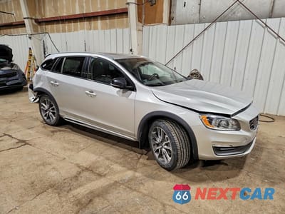 Czwarte zdjęcie samochodu z boku: 2016 VOLVO V60 CROSS COUNTRY PREMIER VIN:YV4612HK3G1003341 - miniatura