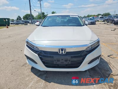 Piąte zdjęcie samochodu w środku: 2018 HONDA ACCORD LX VIN:1HGCV1F11JA046647 - miniatura
