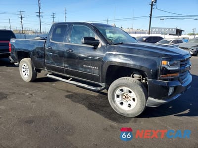 Czwarte zdjęcie samochodu z boku: 2016 CHEVROLET SILVERADO K1500 LT VIN:1GCVKREC7GZ260327 - miniatura
