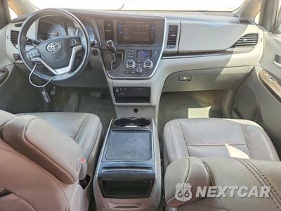 Zdjęcie 8 z 13 samochodu: 2017 TOYOTA SIENNA XLE 8-PASSENGER VIN:5TDYZ3DC7HS778514 - miniatura