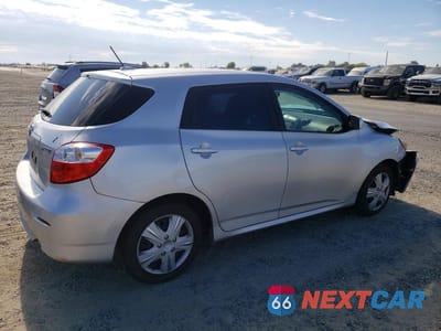 Trzecie zdjęcie samochodu z tyłu: 2009 TOYOTA MATRIX BASE VIN:2T1KU40E39C061118 - miniatura