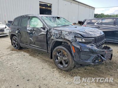 Czwarte zdjęcie samochodu z boku: 2025 JEEP GRAND CHEROKEE LAREDO VIN:1C4RJHAG1S8753166 - miniatura