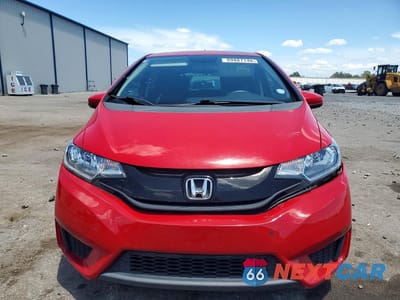 Piąte zdjęcie samochodu w środku: 2015 HONDA FIT LX VIN:3HGGK5G58FM748199 - miniatura