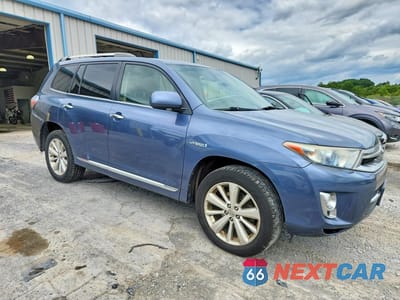 Czwarte zdjęcie samochodu z boku: 2013 TOYOTA HIGHLANDER HYBRID LIMITED VIN:JTEDC3EH9D2013182 - miniatura