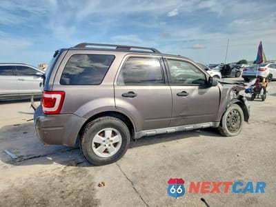 Trzecie zdjęcie samochodu z tyłu: 2010 FORD ESCAPE XLT VIN:1FMCU0DG2AKC42685 - miniatura