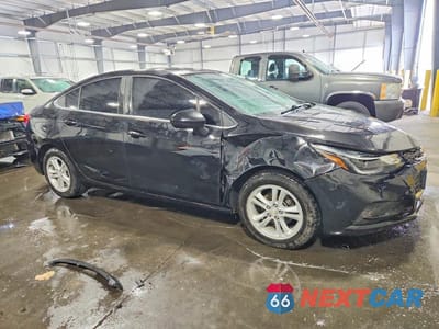 Czwarte zdjęcie samochodu z boku: 2016 CHEVROLET CRUZE LT VIN:1G1BE5SM9G7319771 - miniatura