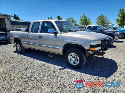 Czwarte zdjęcie samochodu z boku: 2002 CHEVROLET SILVERADO K1500 VIN:2GCEK19T921401931 - miniatura