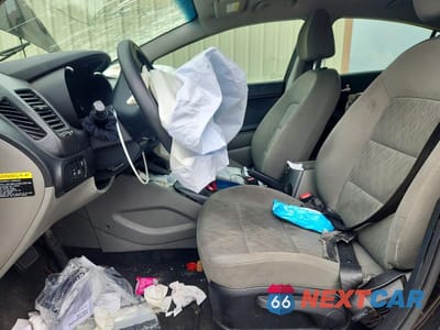 Zdjęcie 7 z 13 samochodu: 2016 KIA FORTE LX VIN:KNAFK4A62G5521651 - miniatura