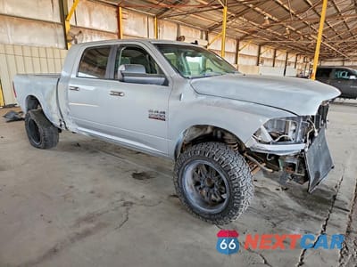Czwarte zdjęcie samochodu z boku: 2018 RAM 2500 SLT VIN:3C6UR5ML1JG333840 - miniatura