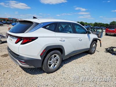 Trzecie zdjęcie samochodu z tyłu: 2025 HYUNDAI TUCSON SE VIN:5NMJA3DE4SH568019 - miniatura