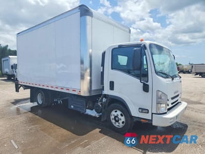 Czwarte zdjęcie samochodu z boku: 2019 ISUZU NPR HD BOX TRUCK VIN:JALC4W161K7009709 - miniatura