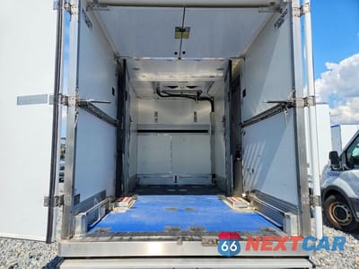 Zdjęcie 10 z 13 samochodu: 2023 FORD E350 REFRIGERATED BOX TRUCK VIN:1FDWE3FK6PDD18824 - miniatura