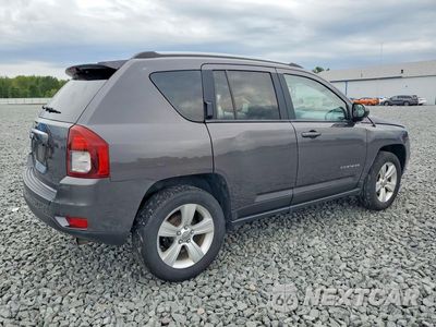 Trzecie zdjęcie samochodu z tyłu: 2016 JEEP COMPASS SPORT VIN:1C4NJDBB8GD556875 - miniatura