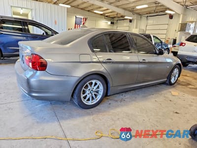 Trzecie zdjęcie samochodu z tyłu: 2010 BMW 328 I SULEV VIN:WBAPH5G52ANM36047 - miniatura