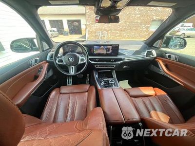 Zdjęcie 11 z 14 samochodu: 2024 BMW X5 M60I VIN:5UX33EU03R9T09335 - miniatura