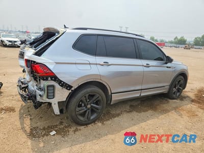 Trzecie zdjęcie samochodu z tyłu: 2024 VOLKSWAGEN TIGUAN SE R-LINE BLACK VIN:3VV8B7AX8RM117547 - miniatura