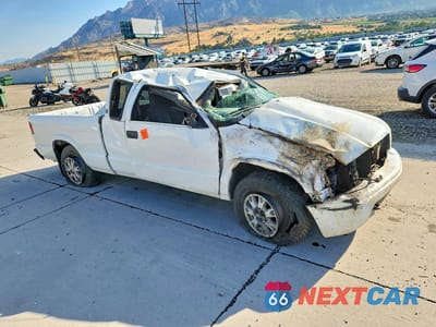 Czwarte zdjęcie samochodu z boku: 2003 GMC SONOMA VIN:1GTDT19X038217701 - miniatura