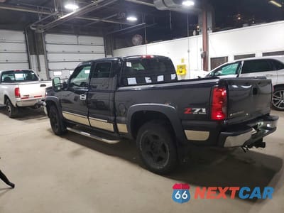 Drugie zdjęcie samochodu z przodu: 2006 CHEVROLET SILVERADO K1500 VIN:1GCEK19TX6Z173984 - miniatura