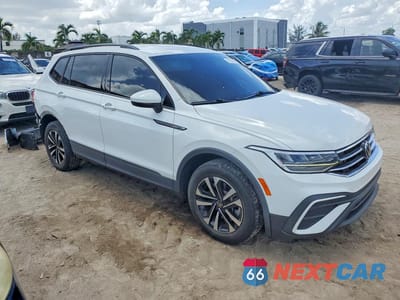 Czwarte zdjęcie samochodu z boku: 2022 VOLKSWAGEN TIGUAN S VIN:3VV1B7AX8NM130780 - miniatura