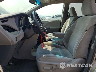 Zdjęcie 7 z 14 samochodu: 2017 TOYOTA SIENNA LE VIN:5TDKZ3DC7HS838703 - miniatura