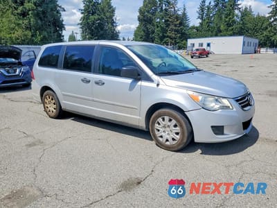 Czwarte zdjęcie samochodu z boku: 2011 VOLKSWAGEN ROUTAN S VIN:2V4RW4DG8BR714784 - miniatura