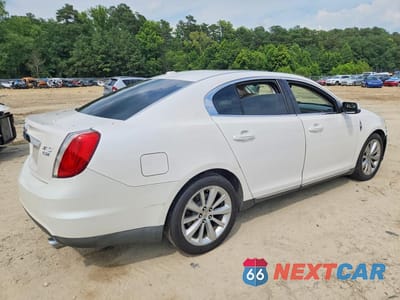 Trzecie zdjęcie samochodu z tyłu: 2011 LINCOLN MKS VIN:1LNHL9ER2BG610638 - miniatura