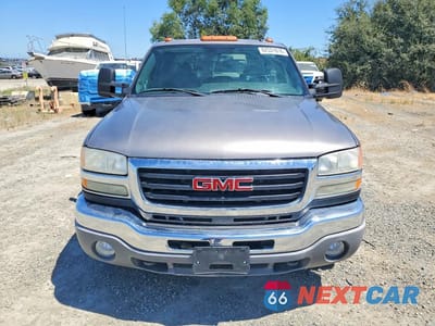 Piąte zdjęcie samochodu w środku: 2007 GMC NEW SIERRA K3500 VIN:1GTJK33D27F152092 - miniatura