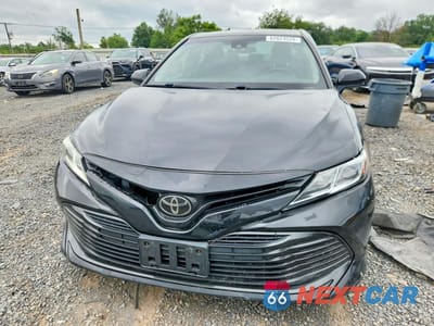 Piąte zdjęcie samochodu w środku: 2019 TOYOTA CAMRY LE VIN:4T1B11HK2KU742490 - miniatura