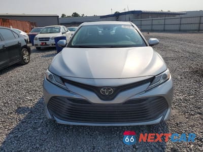 Piąte zdjęcie samochodu w środku: 2019 TOYOTA CAMRY XLE VIN:4T1B11HK2KU762156 - miniatura