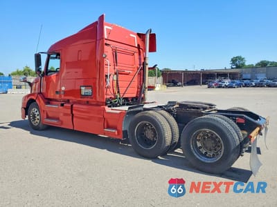 Drugie zdjęcie samochodu z przodu: 2016 VOLVO VNL SEMI TRUCK VIN:4V4NC9EH3GN949897 - miniatura