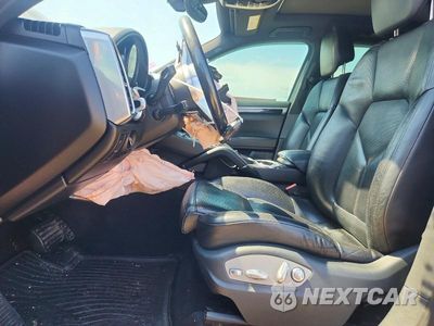 Zdjęcie 7 z 13 samochodu: 2016 PORSCHE CAYENNE VIN:WP1AA2A27GKA12303 - miniatura