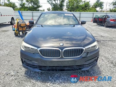 Piąte zdjęcie samochodu w środku: 2018 BMW 530E VIN:WBAJA9C59JB034373 - miniatura