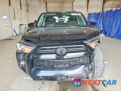 Piąte zdjęcie samochodu w środku: 2022 TOYOTA 4RUNNER SR5 PREMIUM VIN:JTEFU5JR6N5276021 - miniatura