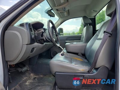 Zdjęcie 7 z 12 samochodu: 2009 GMC SIERRA C2500 HEAVY DUTY VIN:1GDHC44K09E105503 - miniatura