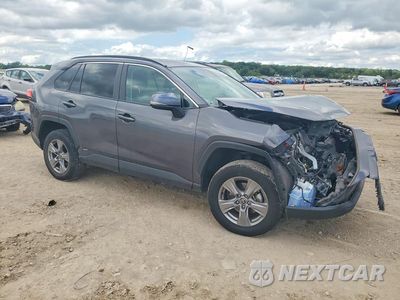 Czwarte zdjęcie samochodu z boku: 2024 TOYOTA RAV4 HYBRID XLE VIN:4T3RWRFV0RU138028 - miniatura